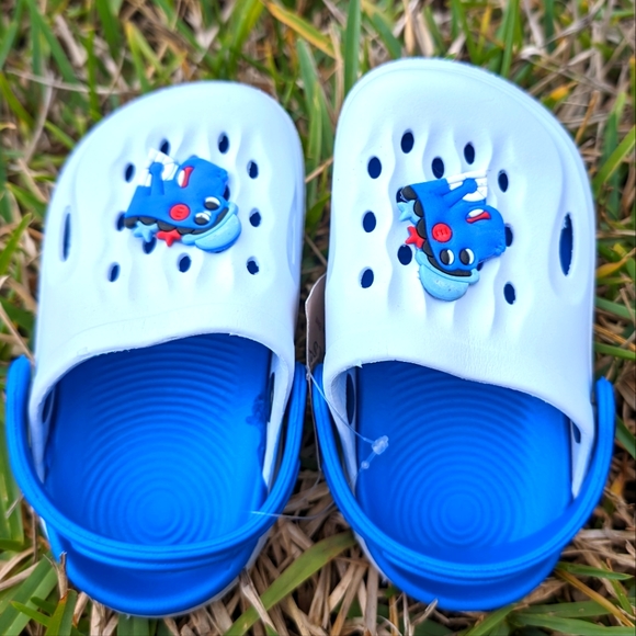 NWT Kids Clogs in sizes 12M to 3/4, Durable and Long-lasting, Alligator - Picture 3 of 5
